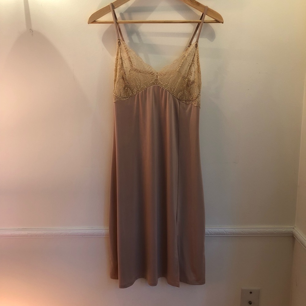 Jones New York nude and lace slip
